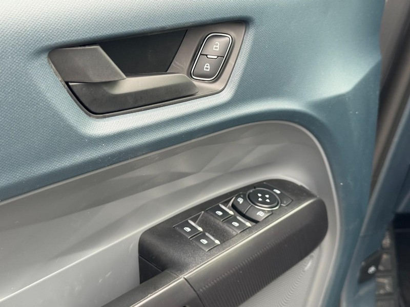 Ford Maverick Vehicle Image 11