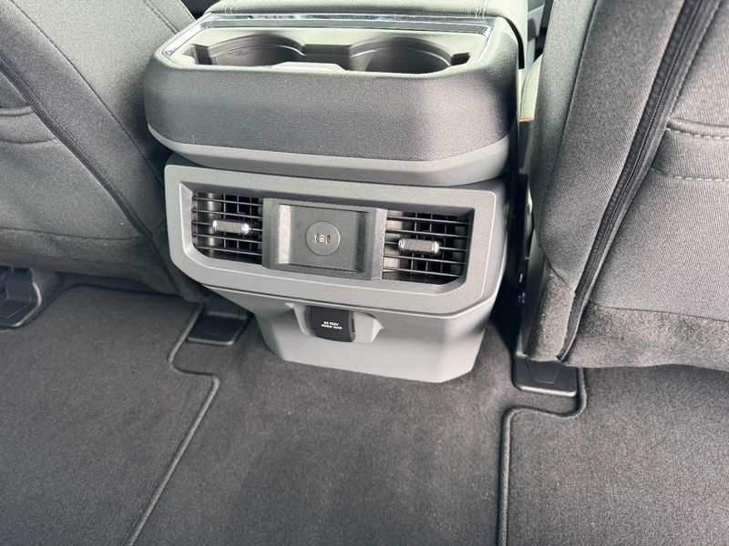 Ford Super Duty F-250 SRW Vehicle Image 11