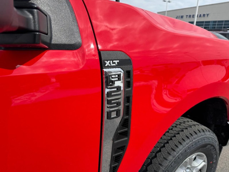 Ford Super Duty F-250 SRW Vehicle Image 12