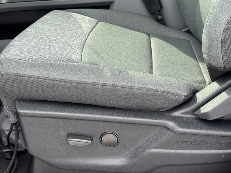 Ford Super Duty F-250 SRW Vehicle Image 14