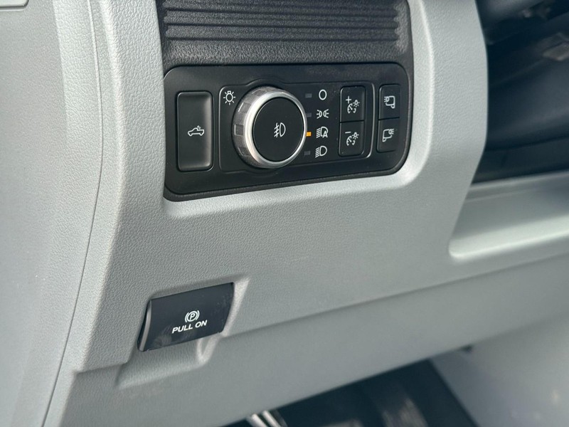 Ford Super Duty F-250 SRW Vehicle Image 15