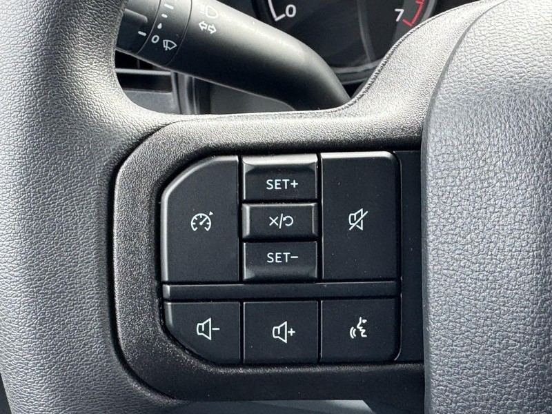 Ford Super Duty F-250 SRW Vehicle Image 16