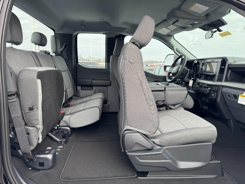 Ford Super Duty F-250 SRW Vehicle Image 06