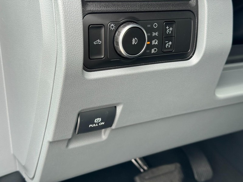 Ford Super Duty F-250 SRW Vehicle Image 14