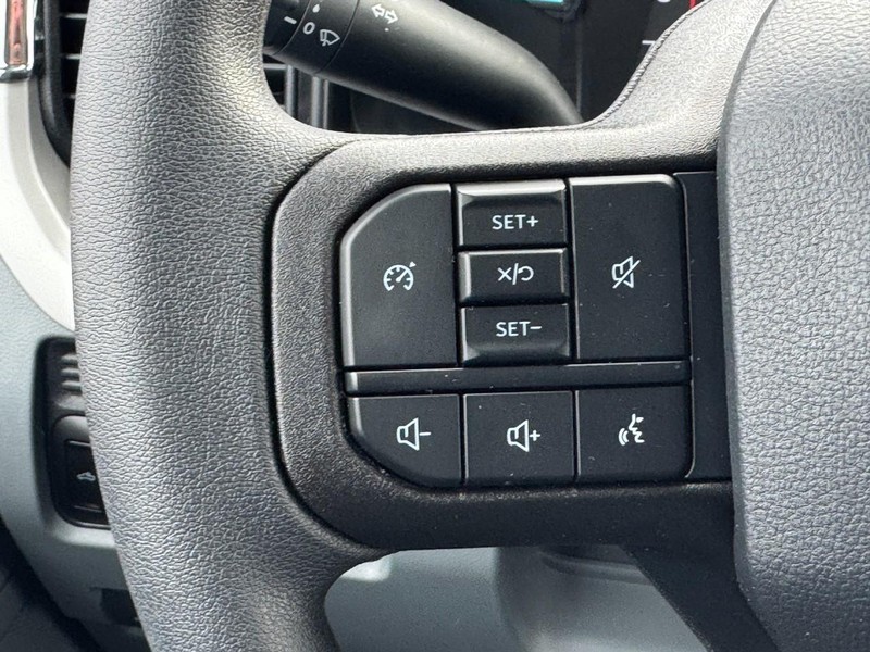 Ford Super Duty F-250 SRW Vehicle Image 15