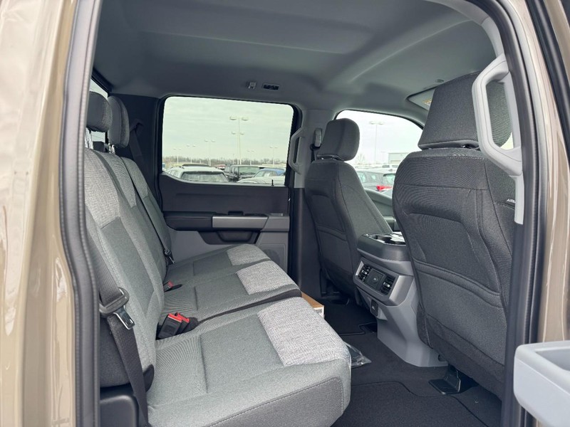 Ford Super Duty F-350 SRW Vehicle Image 07