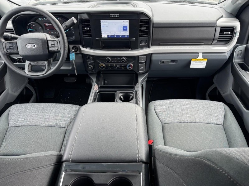 Ford Super Duty F-350 SRW Vehicle Image 08