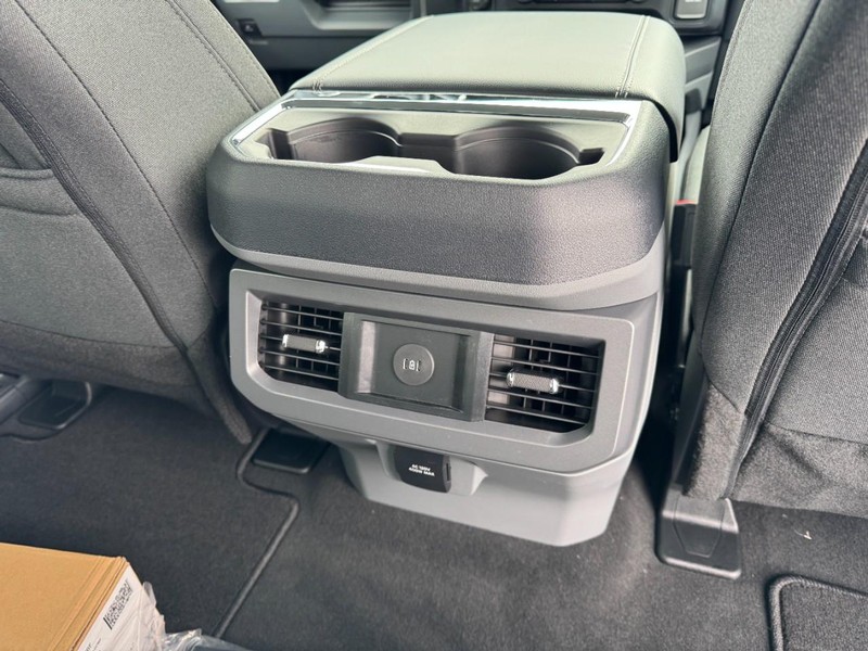 Ford Super Duty F-350 SRW Vehicle Image 12