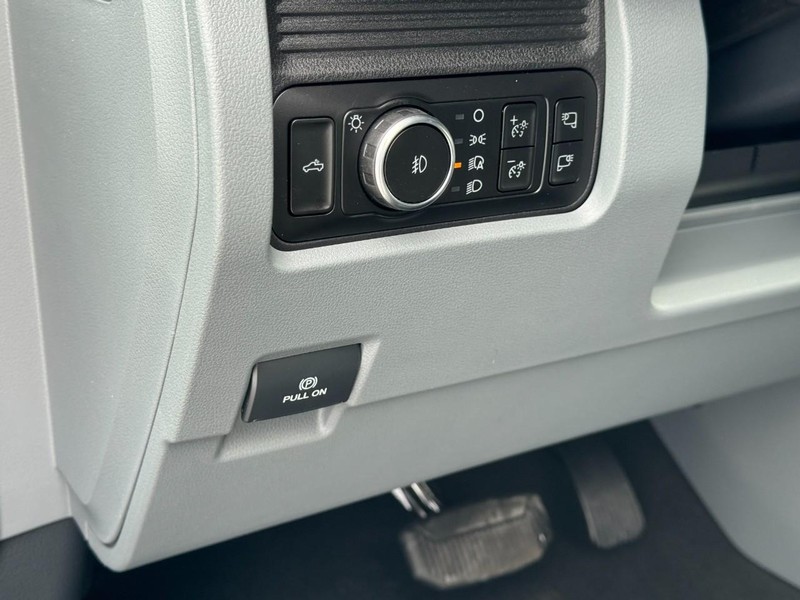 Ford Super Duty F-350 SRW Vehicle Image 17