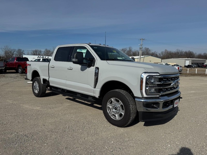 Ford Super Duty F-350 SRW Vehicle Image 02