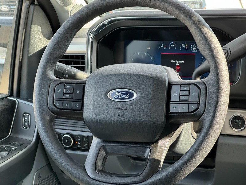 Ford Super Duty F-350 SRW Vehicle Image 08