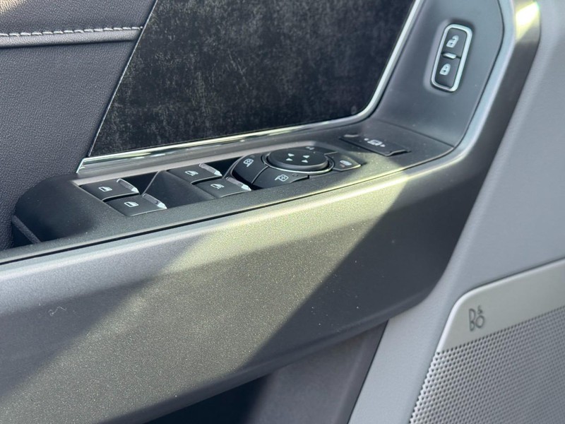 Ford Super Duty F-350 SRW Vehicle Image 13