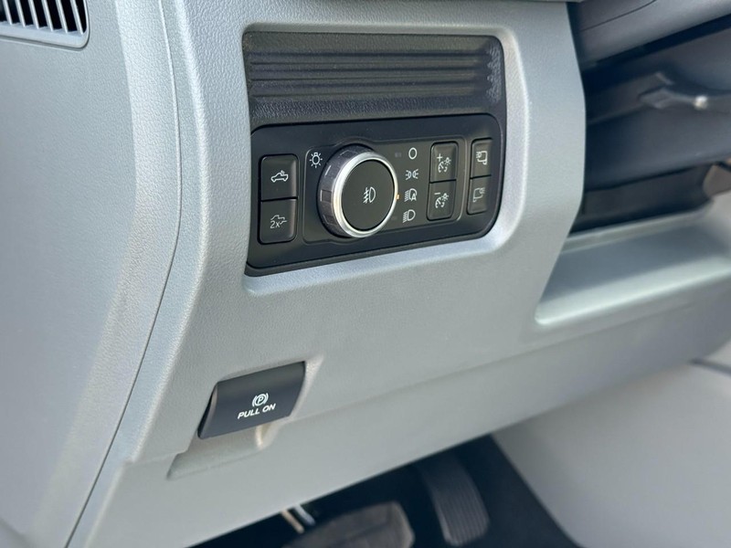 Ford Super Duty F-350 SRW Vehicle Image 14