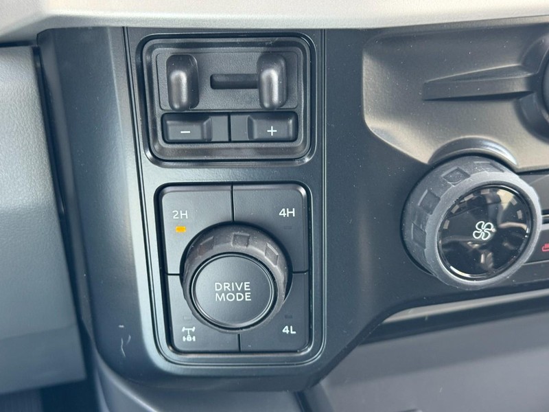 Ford Super Duty F-350 SRW Vehicle Image 18