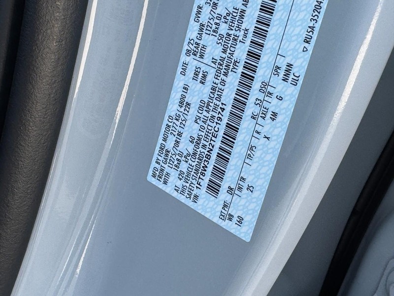 Ford Super Duty F-350 SRW Vehicle Image 22