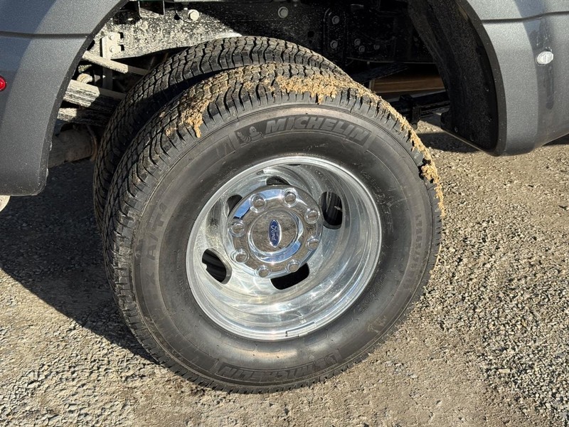 Ford Super Duty F-350 DRW Vehicle Image 04