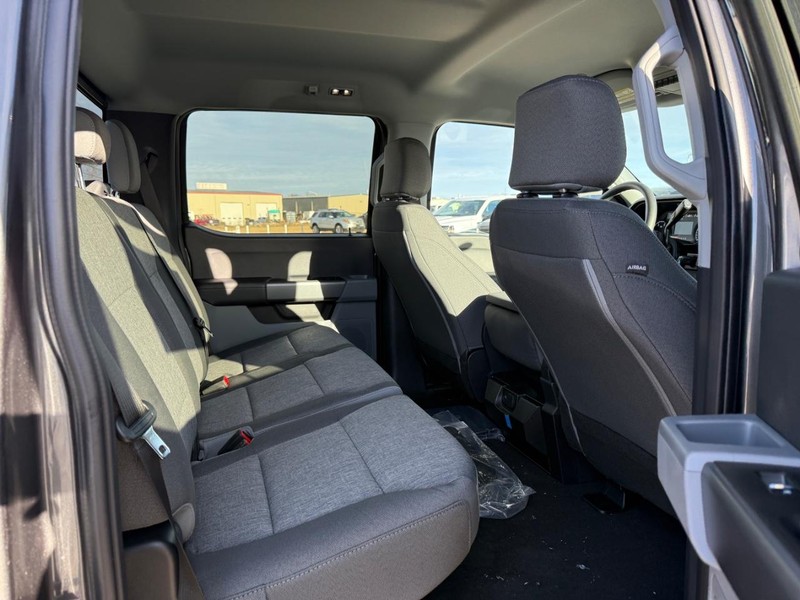 Ford Super Duty F-350 DRW Vehicle Image 05