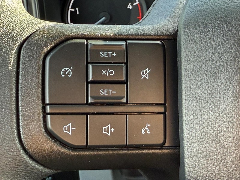 Ford Super Duty F-350 DRW Vehicle Image 08