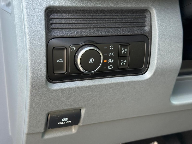 Ford Super Duty F-350 DRW Vehicle Image 16