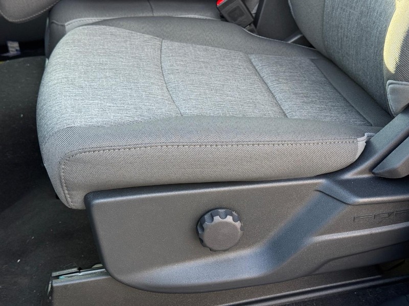 Ford Super Duty F-350 DRW Vehicle Image 18