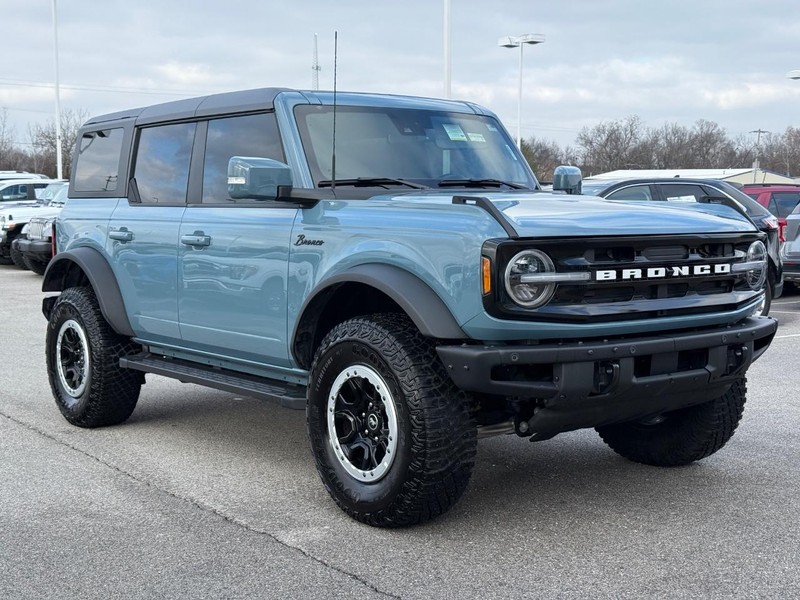 Ford Bronco Vehicle Image 02