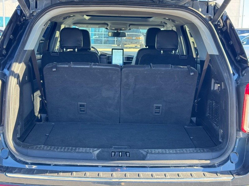 Ford Explorer Vehicle Image 04