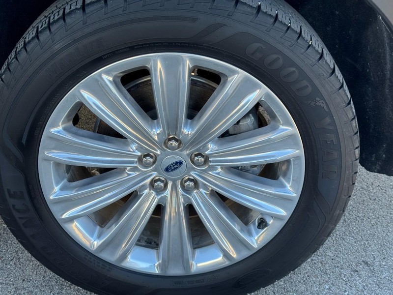 Ford Explorer Vehicle Image 07