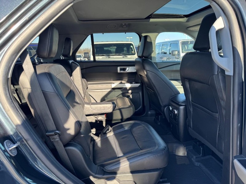 Ford Explorer Vehicle Image 10