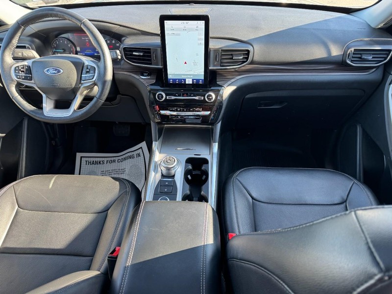 Ford Explorer Vehicle Image 12