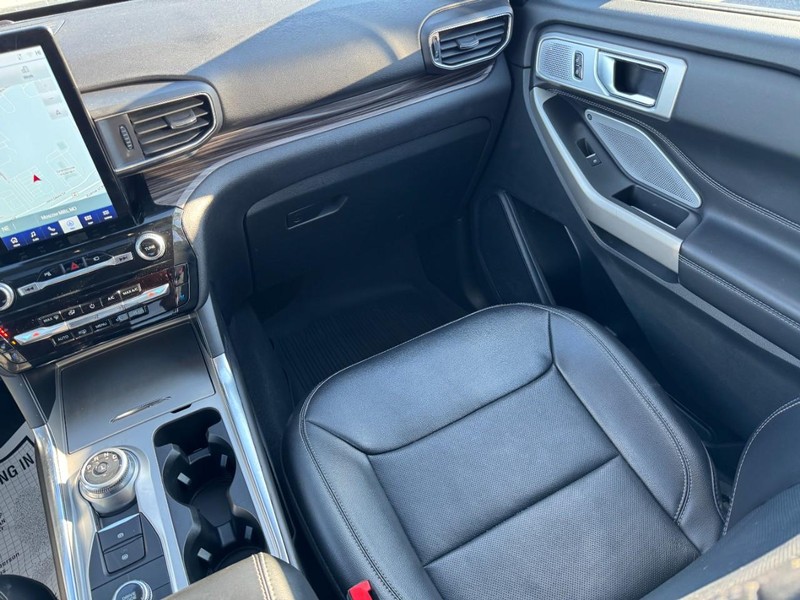 Ford Explorer Vehicle Image 16