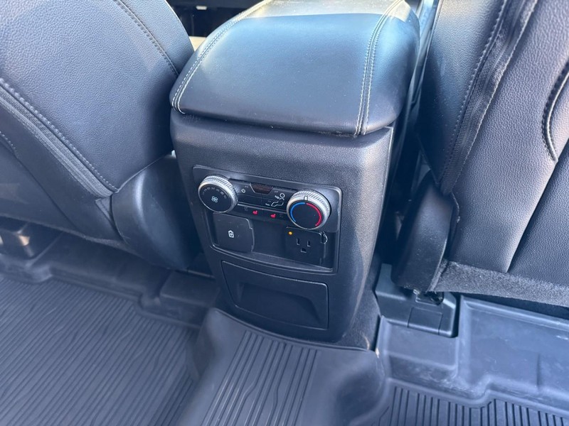Ford Explorer Vehicle Image 17