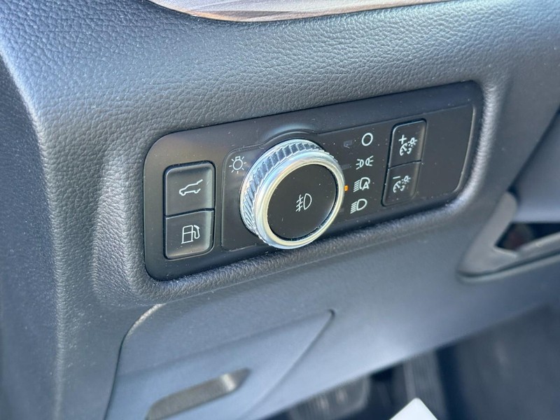 Ford Explorer Vehicle Image 19