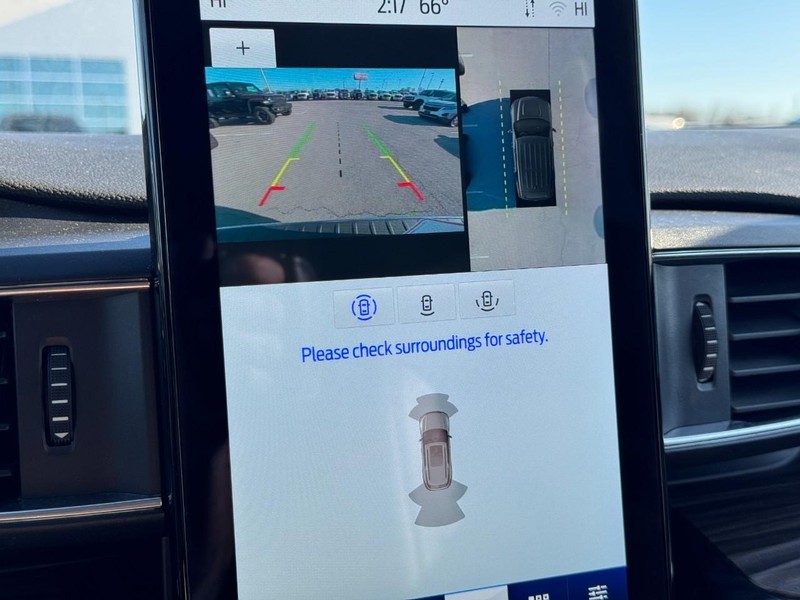 Ford Explorer Vehicle Image 24