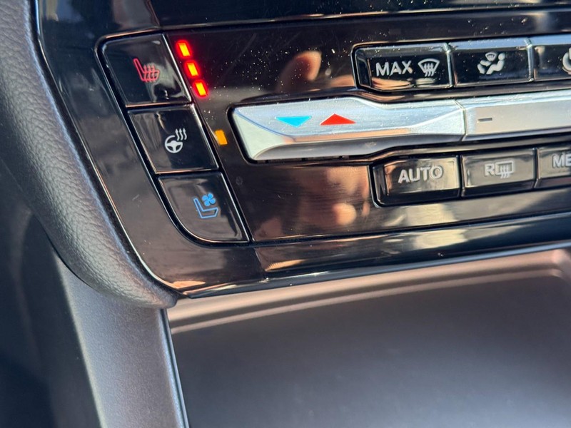 Ford Explorer Vehicle Image 25