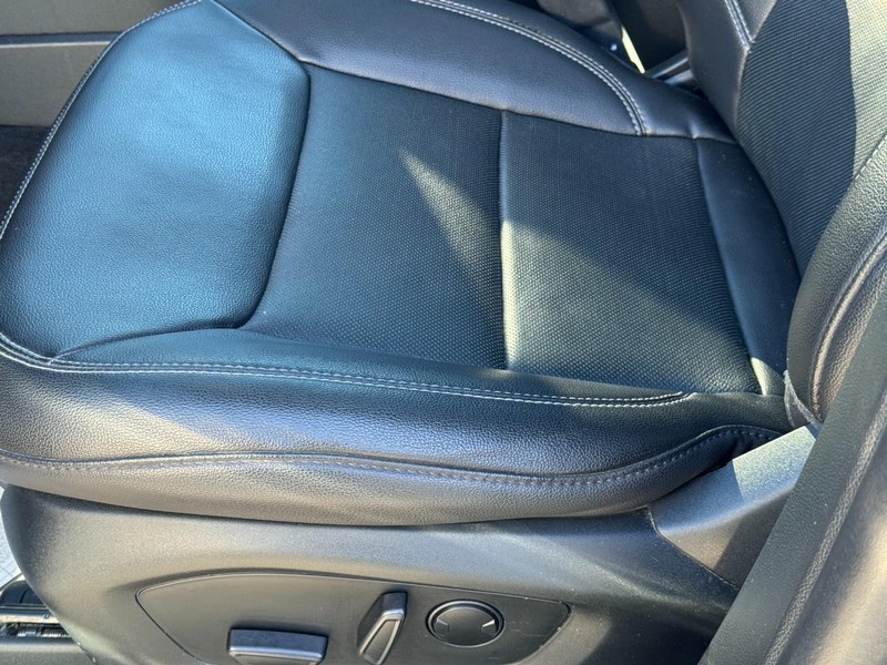 Ford Explorer Vehicle Image 29