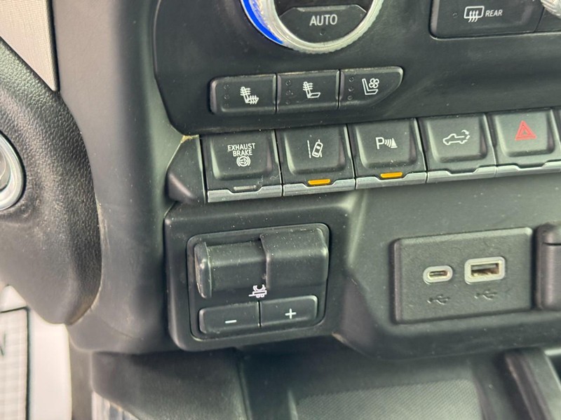 GMC Sierra 3500HD Vehicle Image 23