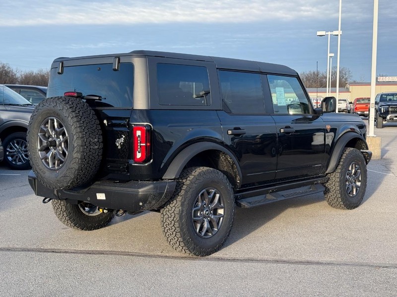 Ford Bronco Vehicle Image 03