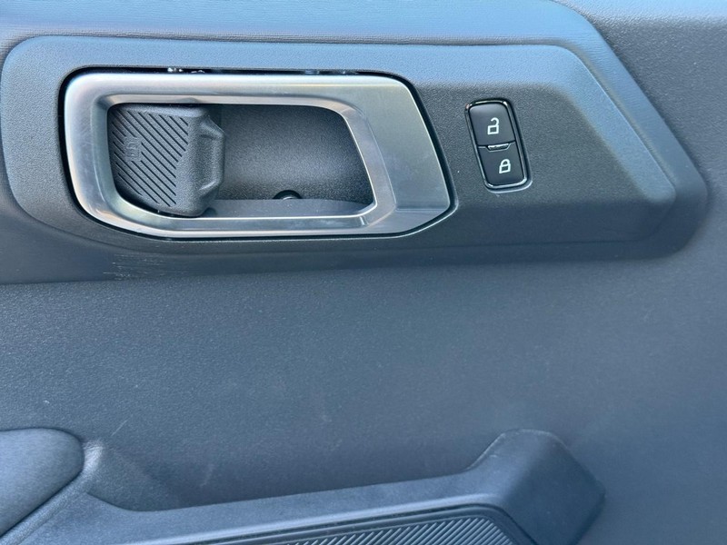 Ford Bronco Vehicle Image 18