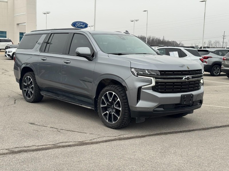 Chevrolet Suburban Vehicle Full-screen Gallery Image 02