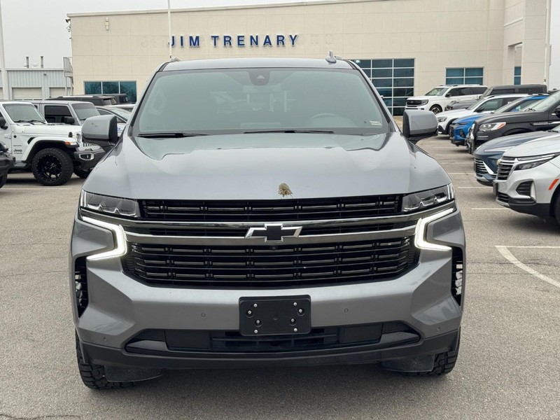 Chevrolet Suburban Vehicle Full-screen Gallery Image 09