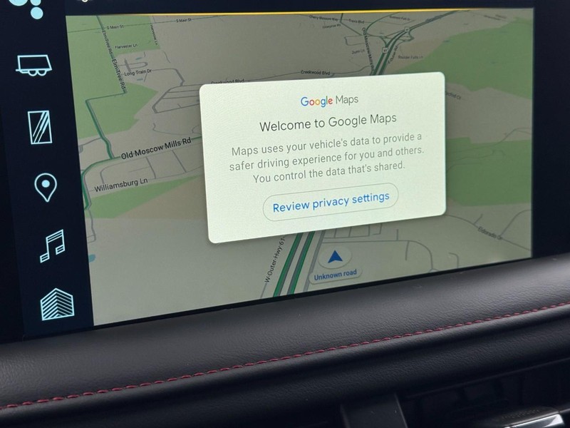 Chevrolet Suburban Vehicle Full-screen Gallery Image 20