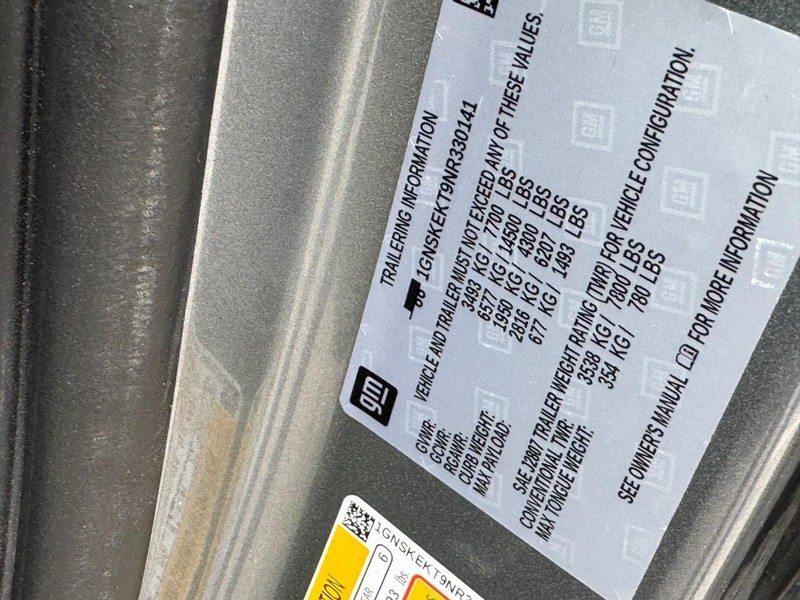 Chevrolet Suburban Vehicle Full-screen Gallery Image 25