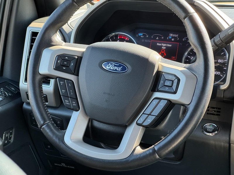 Ford Super Duty F-350 SRW Vehicle Image 12