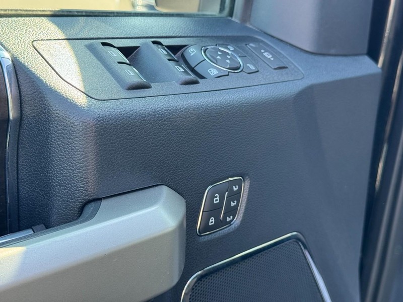 Ford Super Duty F-350 SRW Vehicle Image 17