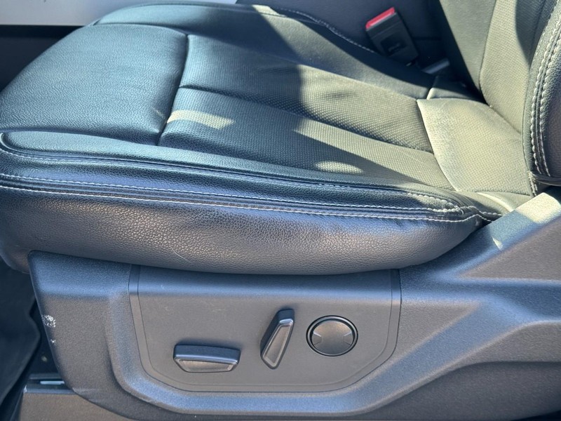 Ford Super Duty F-350 SRW Vehicle Image 27