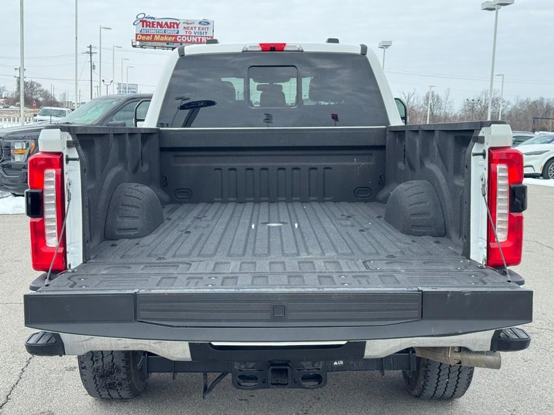 Ford Super Duty F-350 SRW Vehicle Image 04
