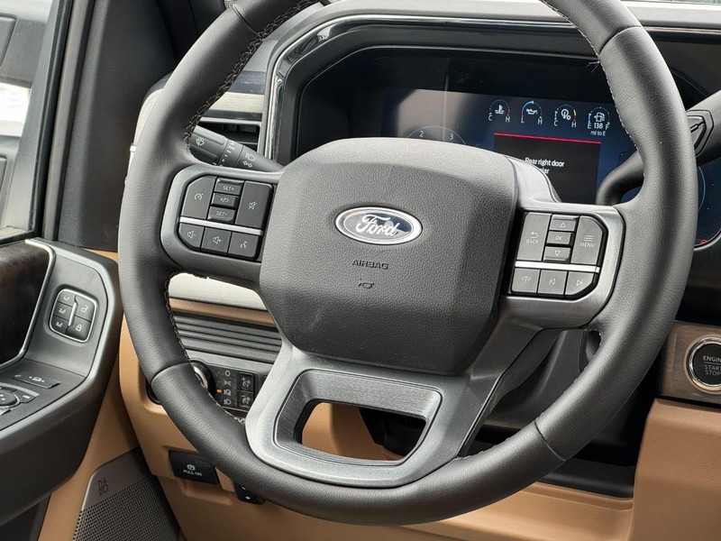 Ford Super Duty F-350 SRW Vehicle Image 12