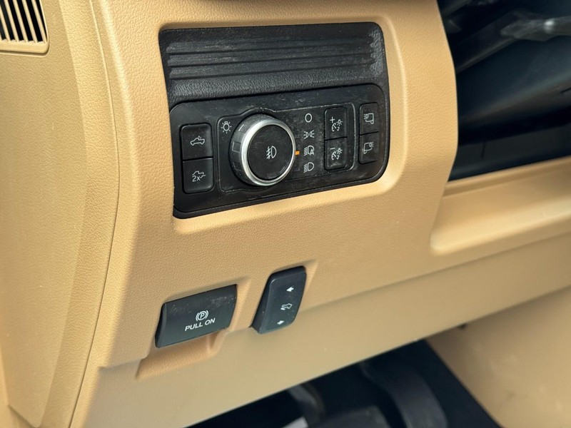 Ford Super Duty F-350 SRW Vehicle Image 18