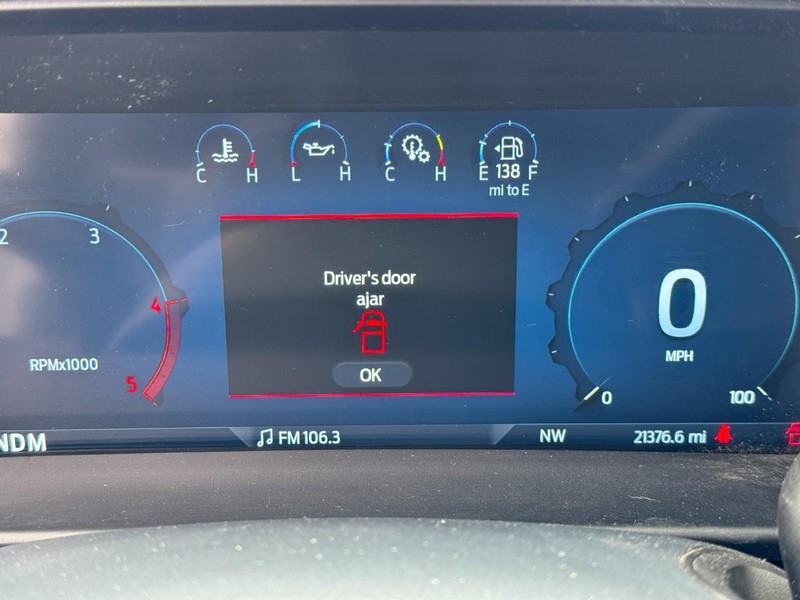 Ford Super Duty F-350 SRW Vehicle Image 21