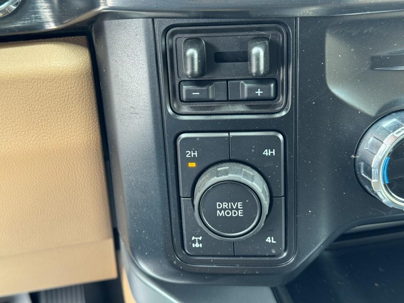 Ford Super Duty F-350 SRW Vehicle Image 24